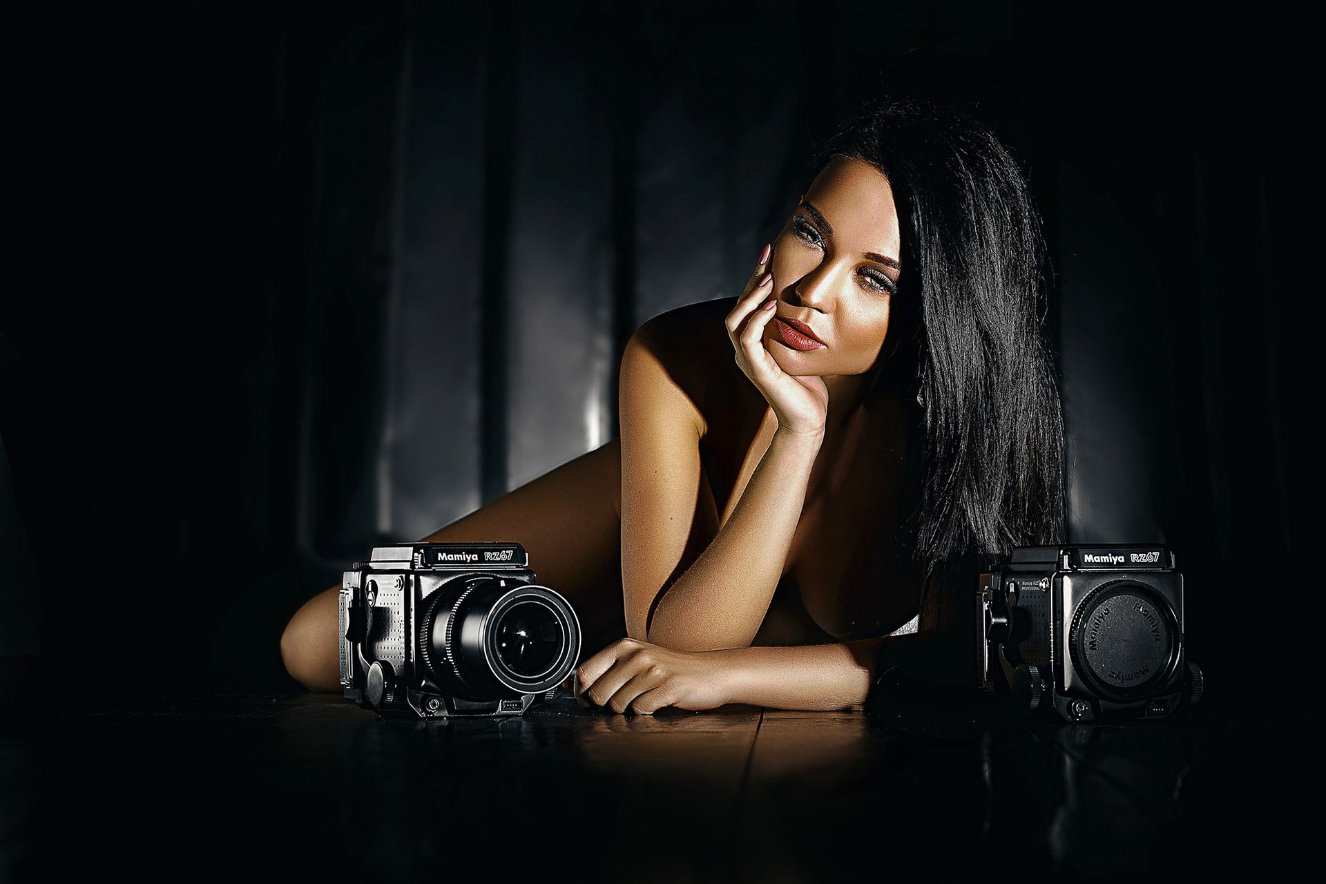 Portrait éditorial en clair-obscur avec deux Mamiya RZ67 pour un client de Tarbes